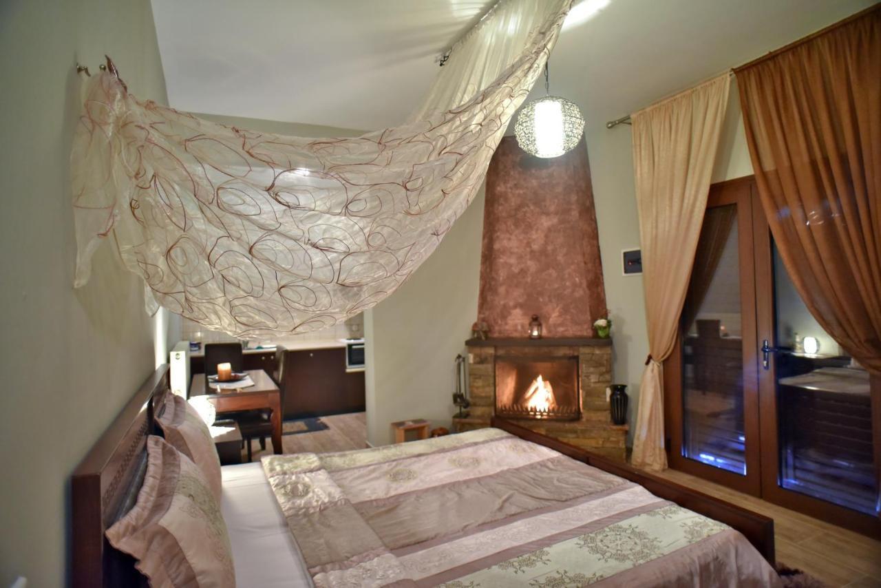 Guesthouse Athanasiou Káto Loutrákion Esterno foto