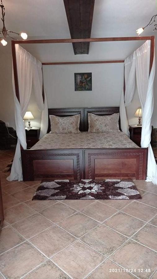 Guesthouse Athanasiou Káto Loutrákion Esterno foto
