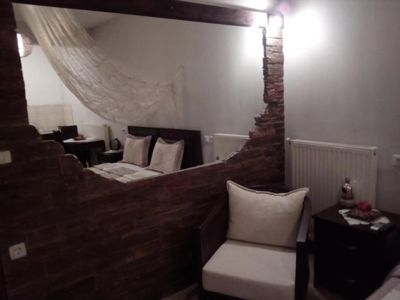 Guesthouse Athanasiou Káto Loutrákion Esterno foto