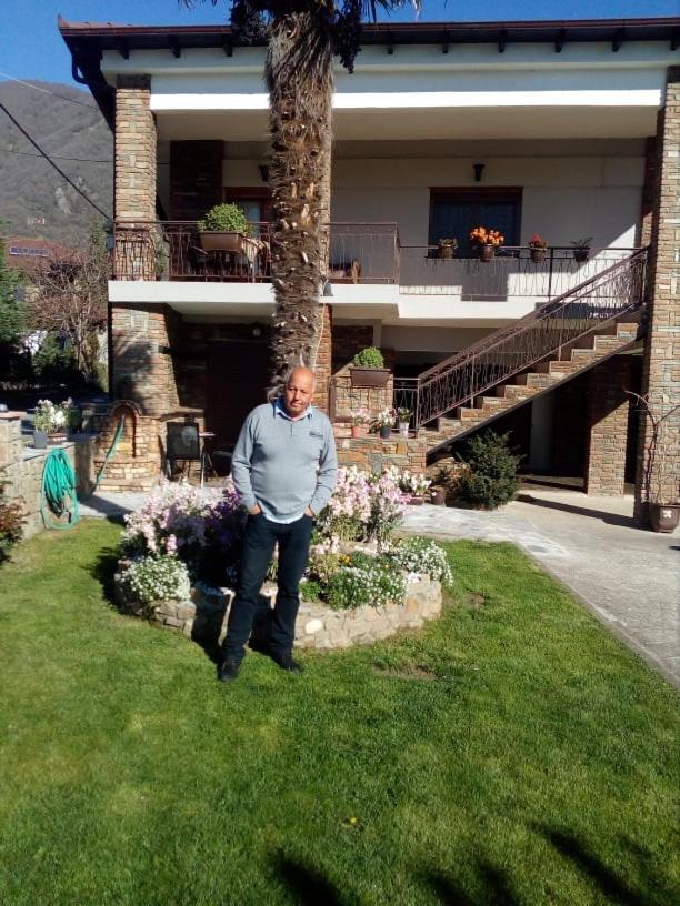 Guesthouse Athanasiou Káto Loutrákion Esterno foto