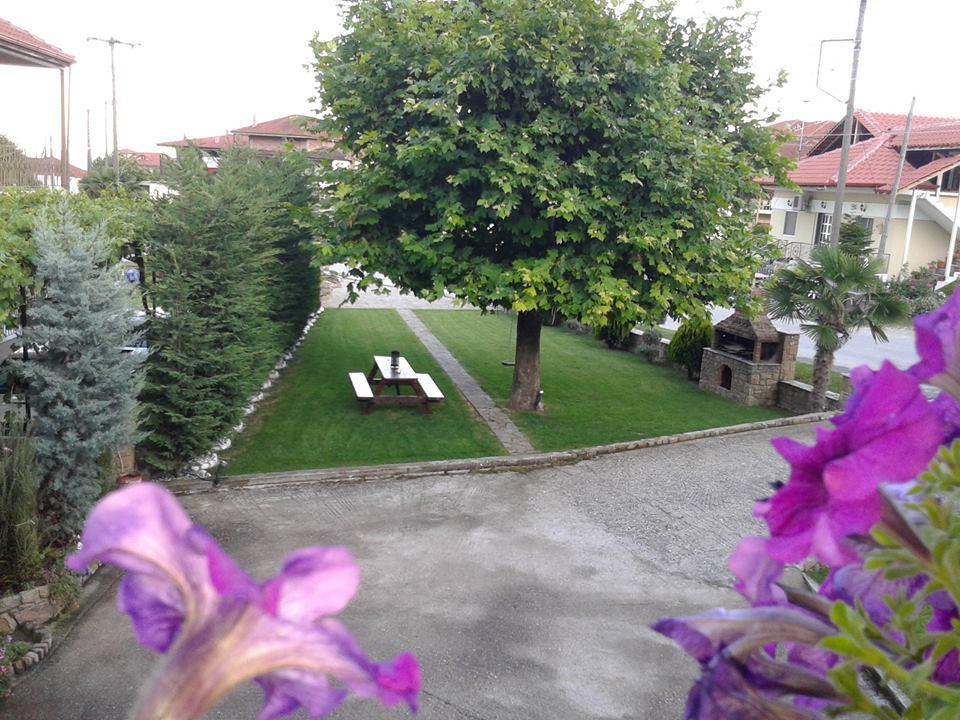 Guesthouse Athanasiou Káto Loutrákion Esterno foto
