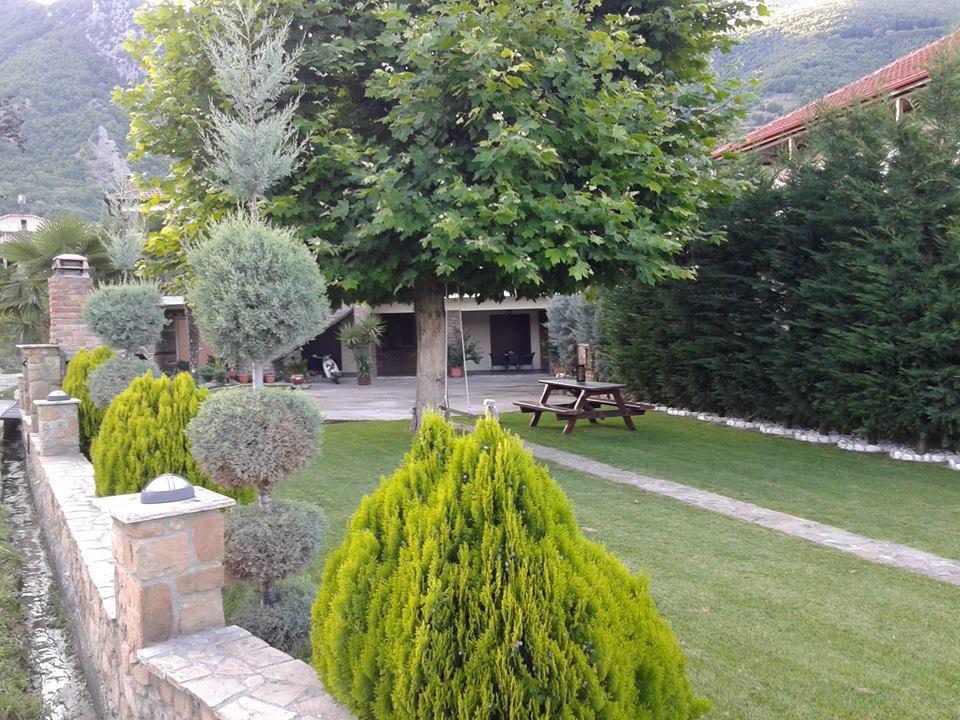 Guesthouse Athanasiou Káto Loutrákion Esterno foto