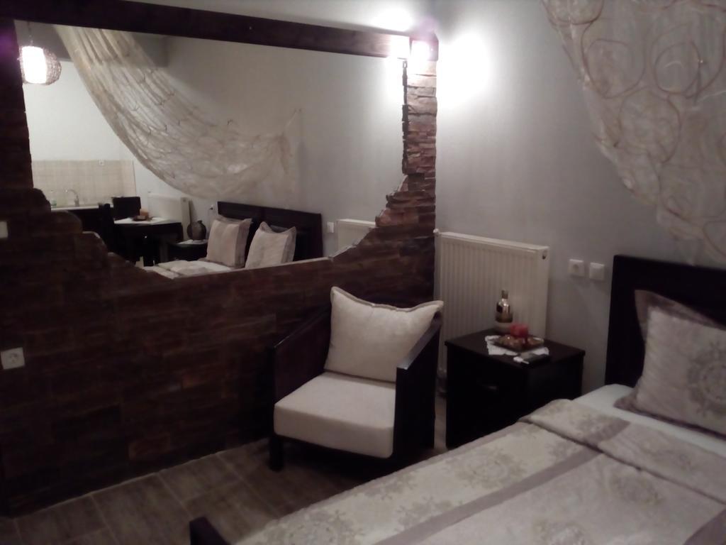 Guesthouse Athanasiou Káto Loutrákion Esterno foto